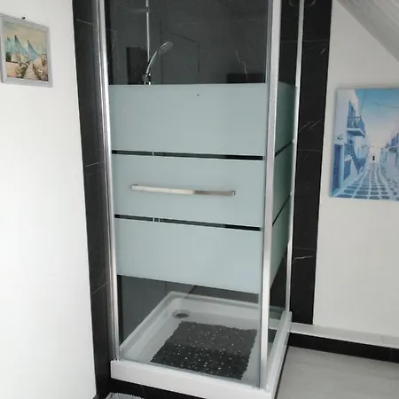 La Maison Bleue Normande Homestay